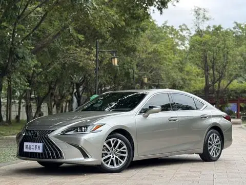 Lexus ES 2022 — фото 1