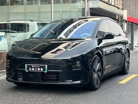 Li i8 2025