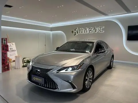 Lexus ES 2021 — фото 1