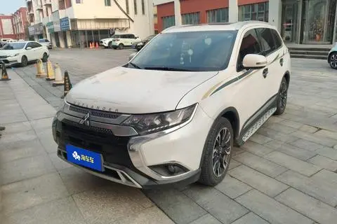 Mitsubishi 欧蓝德 2019 — фото 1