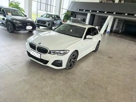 BMW 3 Series 2022 — фото 1