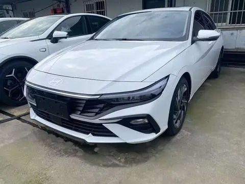 Hyundai Elantra 2023 — фото 1