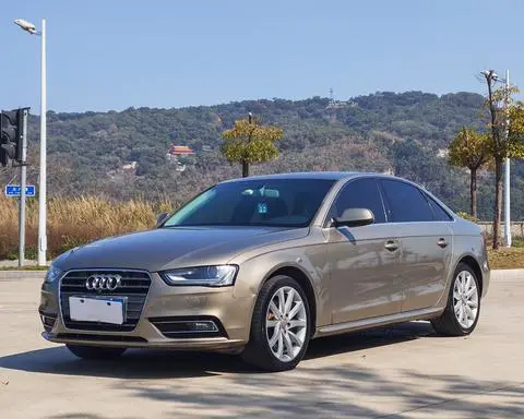 Audi A4L 2013 — фото 1