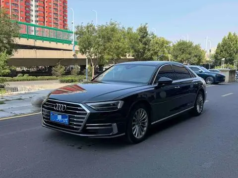 Audi A8 2018 — фото 1