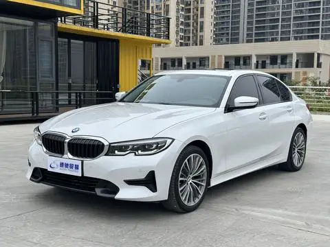 BMW 3 Series 2022 — фото 1