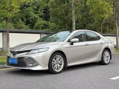 Toyota Camry 2019 — фото 1