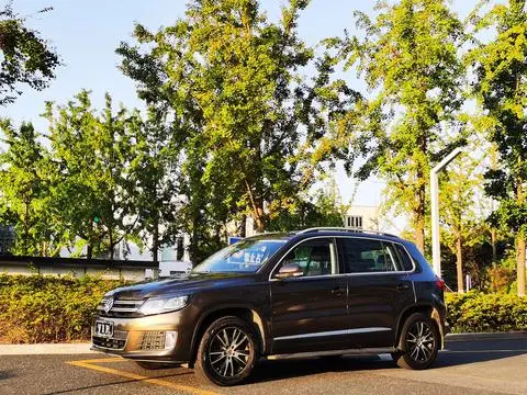 Volkswagen Tiguan 2015 — фото 1