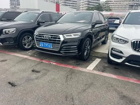 Audi Q5L 2018 — фото 1
