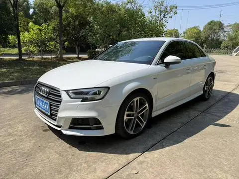Audi A3 2018 — фото 1
