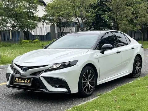 Toyota Camry 2021 — фото 1