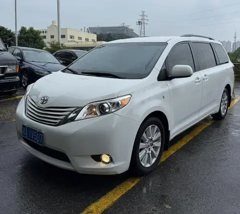Toyota SIENNA 2015 — фото 1