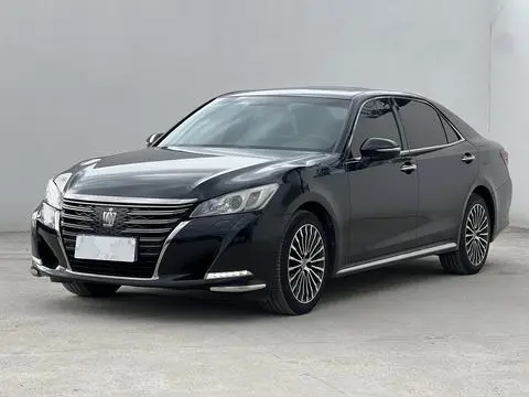 Toyota Crown 2018 — фото 1