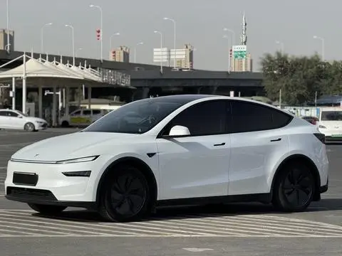 Tesla Model Y 2025