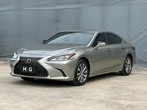 Lexus ES 2021 — фото 1