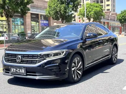 Volkswagen Passat 2022 — фото 1