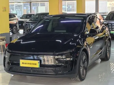 Tesla Model Y 2025