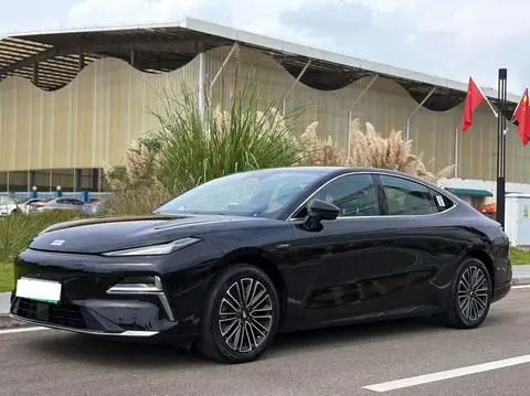 Geely 星耀8 PHEV 2025