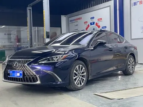 Lexus ES 2022