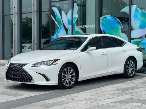 Lexus ES 2022 — фото 1