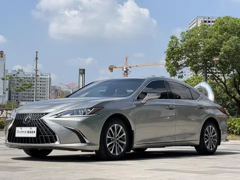 Lexus ES 2022