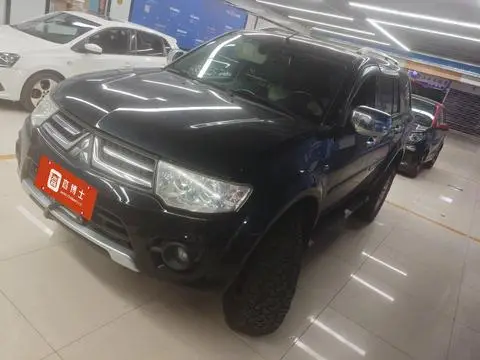 Mitsubishi 帕杰罗·劲畅 2015