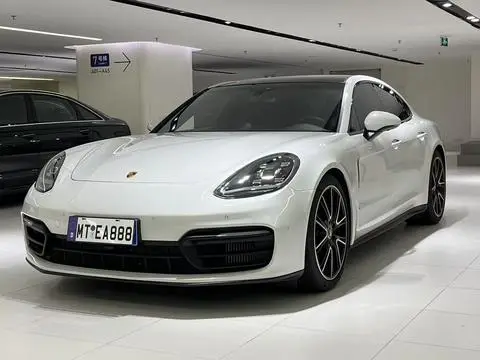 Porsche Panamera 2023