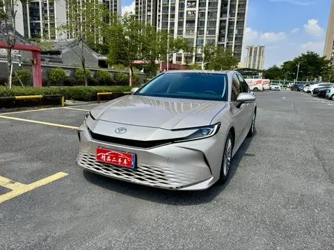 Toyota Camry 2024 — фото 1