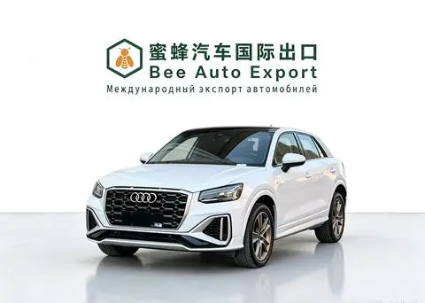 Audi Q2L 2022 — фото 1