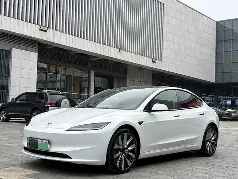 Tesla Model 3 2023 — фото 1