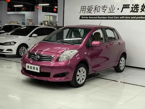 Toyota 雅力士 2011