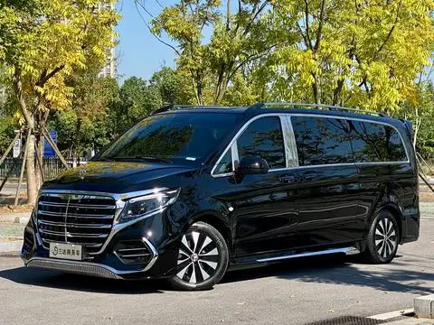 Mercedes-Benz 威霆 2023 — фото 1