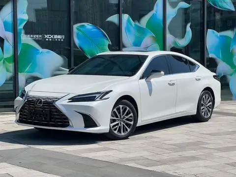 Lexus ES 2025