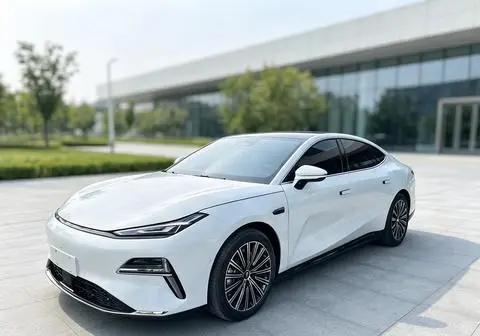 Geely 星耀8 PHEV 2025