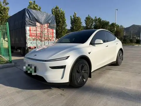 Tesla Model Y 2025