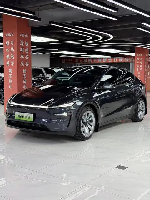 Tesla Model Y 2025