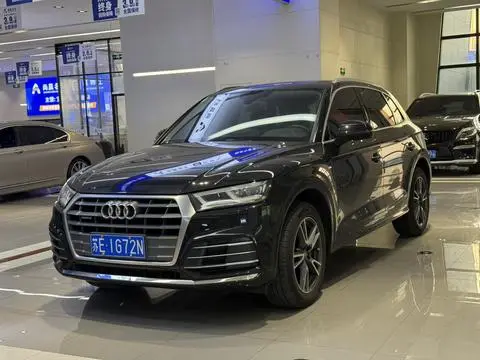 Audi Q5L 2018 — фото 1