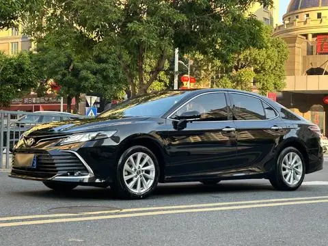 Toyota Camry 2021 — фото 1