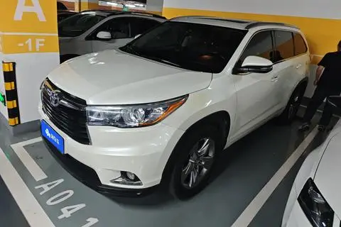Toyota Highlander 2015 — фото 1