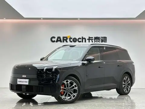 Lynk & Co 900 2025