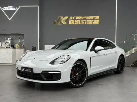 Porsche Panamera 2021