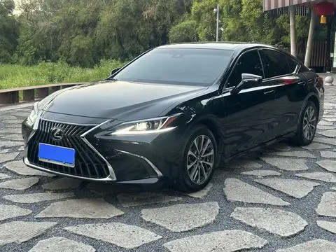 Lexus ES 2022