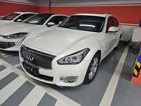 Infiniti Q70 2019