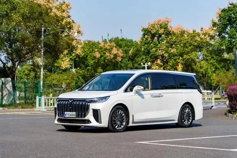 Voyah 梦想家 PHEV 2022