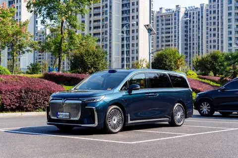 Voyah 梦想家 PHEV 2025