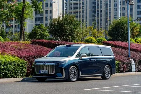 Voyah 梦想家 PHEV 2025