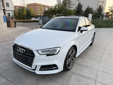 Audi A3 2018 — фото 1