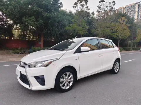 Toyota YARIS L 2015 — фото 1