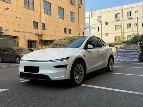 Tesla Model Y 2025