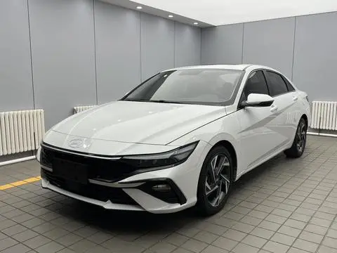 Hyundai Elantra 2023 — фото 1