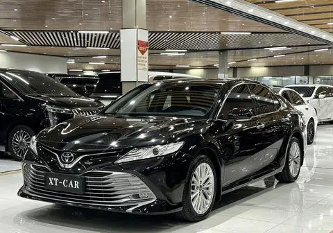 Toyota Camry 2018 — фото 1